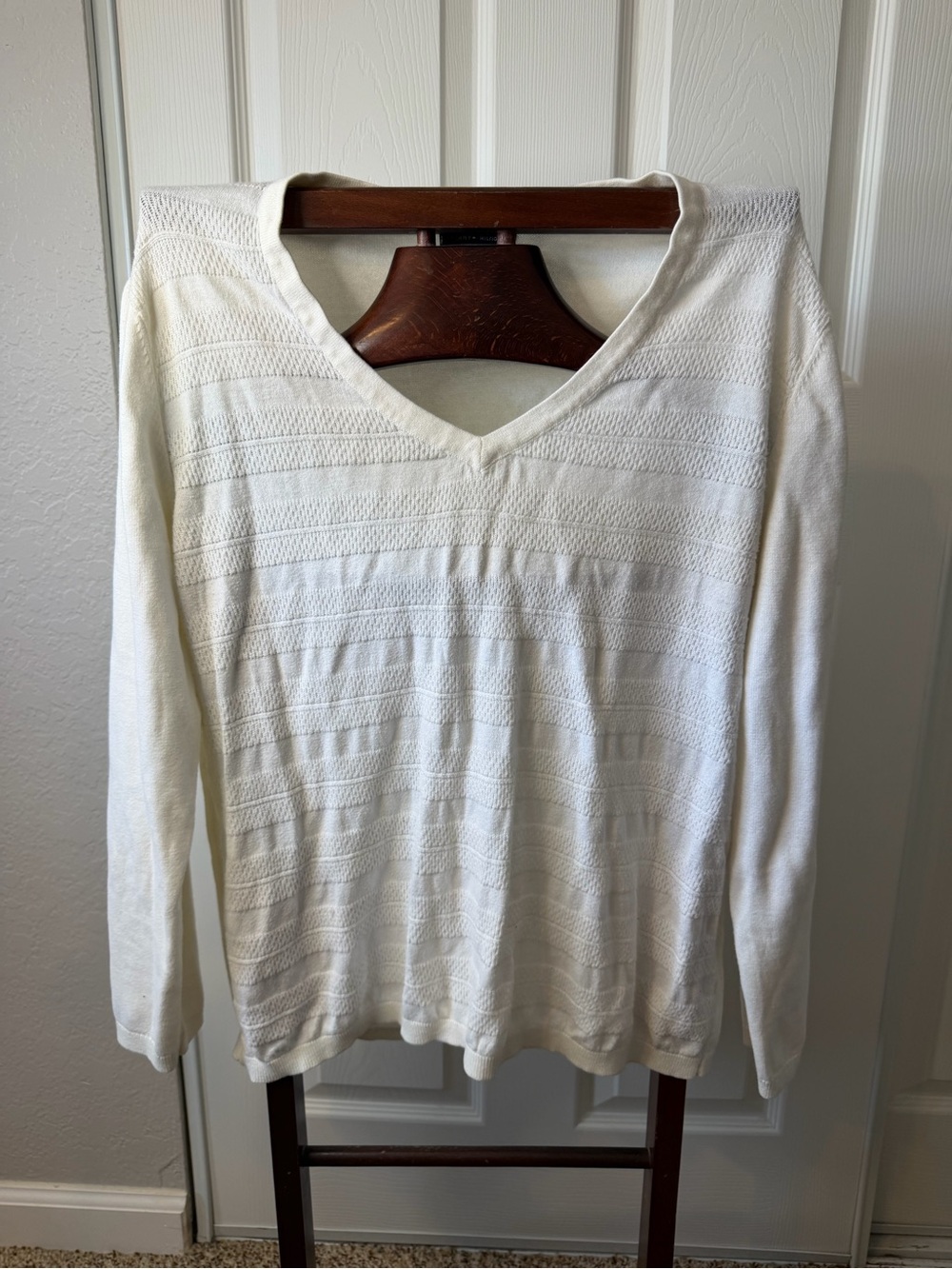 Tommy Hilfiger Cream V-Neck Lightweight Knit Sweater XL